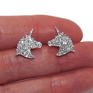 Sparkly silver unicorn stud earrings✨🦄